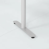Flacher Standfuß mit zwei Bodengleitern des Schreibtischs XDLR 12 S von hjh OFFICE PRO