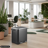 Schwarzer Mülleimer Clean 9 mit zwei Fächern in einem Büro von hjh OFFICE (KI-generiertes Bild)
