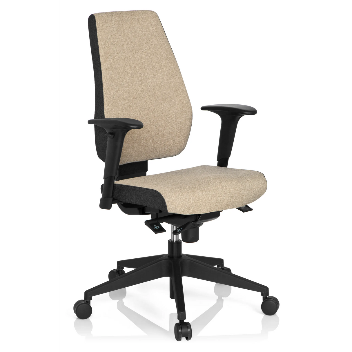 Beiger Profi-Bürostuhl PRO-TEC 500 mit Armlehnen und einem schwarzen Fußkreuz mit fünf Rollen von hjh OFFICE – 360-Grad-Ansicht (schräge Frontansicht 40°)