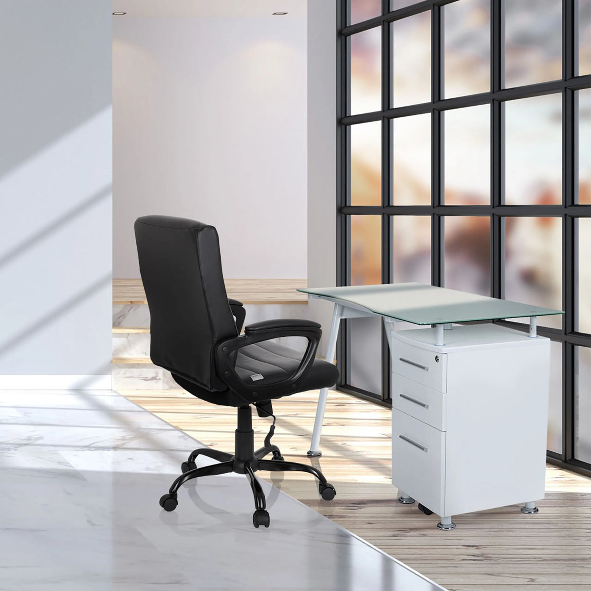 Homeoffice Chefsessel ERGOSMOOTH BIG in Schwarz an einem weißen Schreibtisch mit Glasplatte von hjh OFFICE
