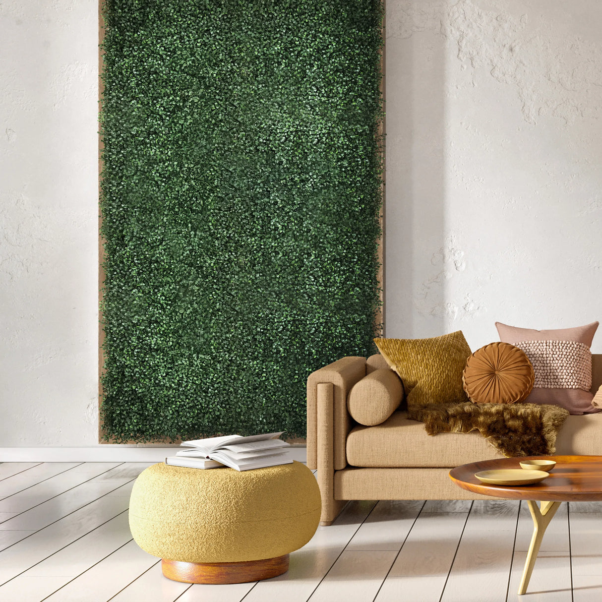 Grüne Pflanzenmatte LEAFLUXE 1 als vertikale Wanddekoration in einem Wohnraum von hjh LIVING