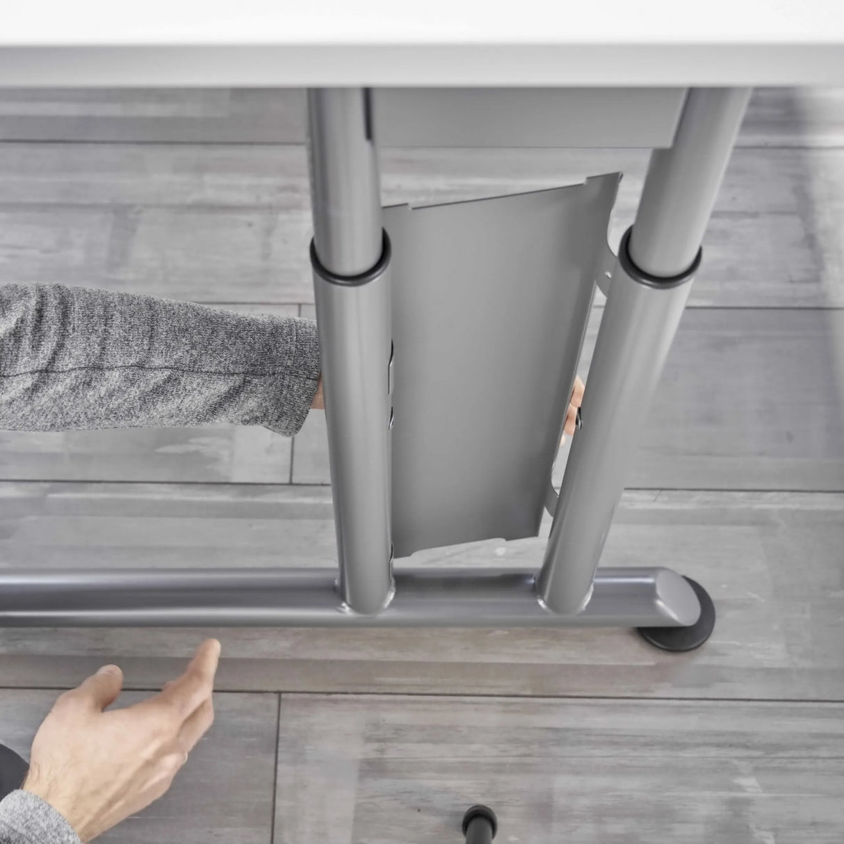 Untergestell des höhenverstellbaren Schreibtischs ZENO 8 S in Grau-Silber von hjh OFFICE PRO