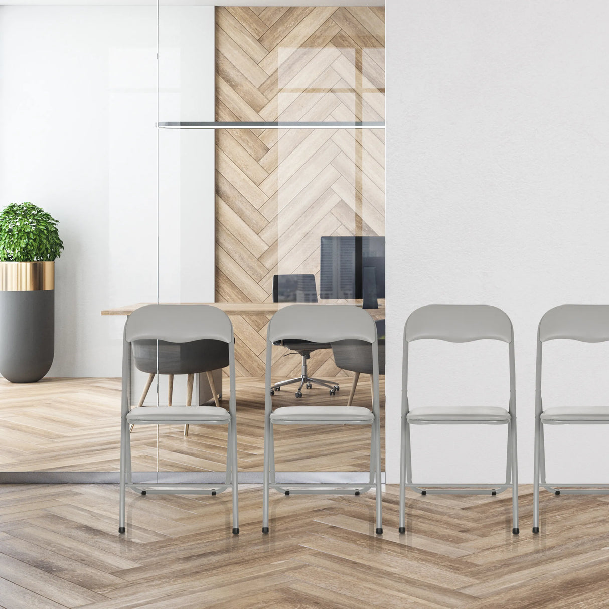 Graue Klappstühle TUDELA BASIC aus PVC in einer modernen Büroumgebung von hjh OFFICE