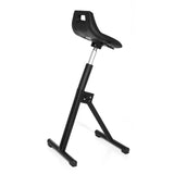 Schwarze Stehhilfe TOP WORK 31 mit Sitzschale und T-Fuß von hjh OFFICE – 360-Grad-Ansicht (schräge Rückenansicht 120°)