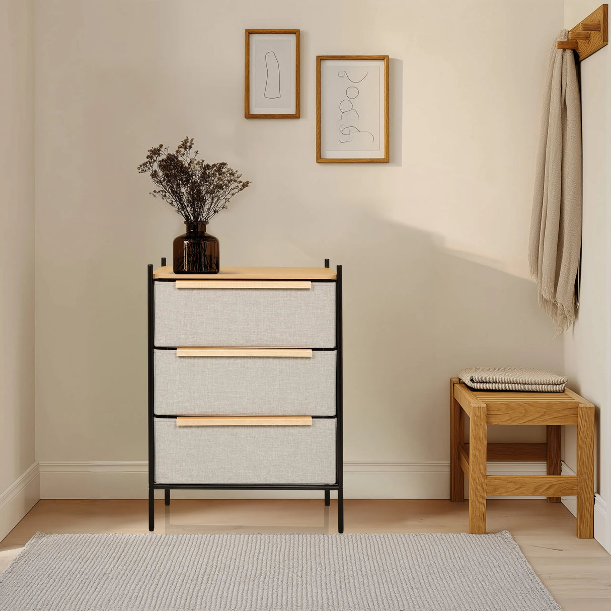 Kommode STUVAR in Taupe mit drei Stoffschubladen, hellen Holzgriffen und einem schwarzen Metallgestell von hjh LIVING
