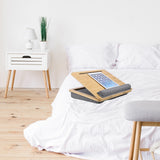 Laptopunterlage COMFILAP III in Braun und Grau mit Tablet auf einem Bett von hjh OFFICE