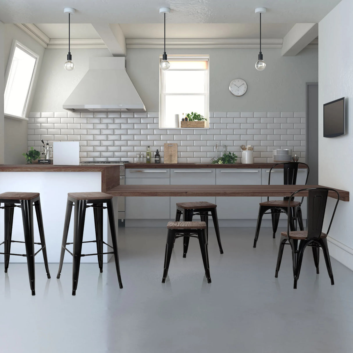 Schwarze Bistrostühle VANTAGGIO COMFORT W mit Metallgestell an einem langen Holztisch von hjh OFFICE
