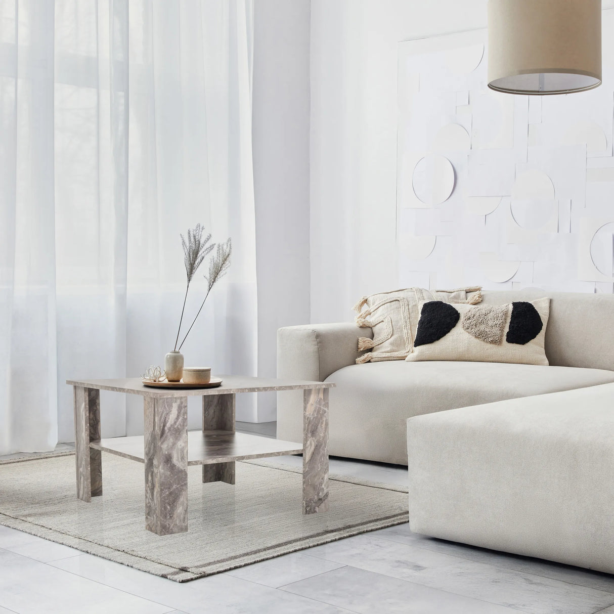 Grauer Couchtisch BISMO mit Marmoroptik, zwei Ebenen und einer quadratischen Form im Wohnbereich von hjh LIVING