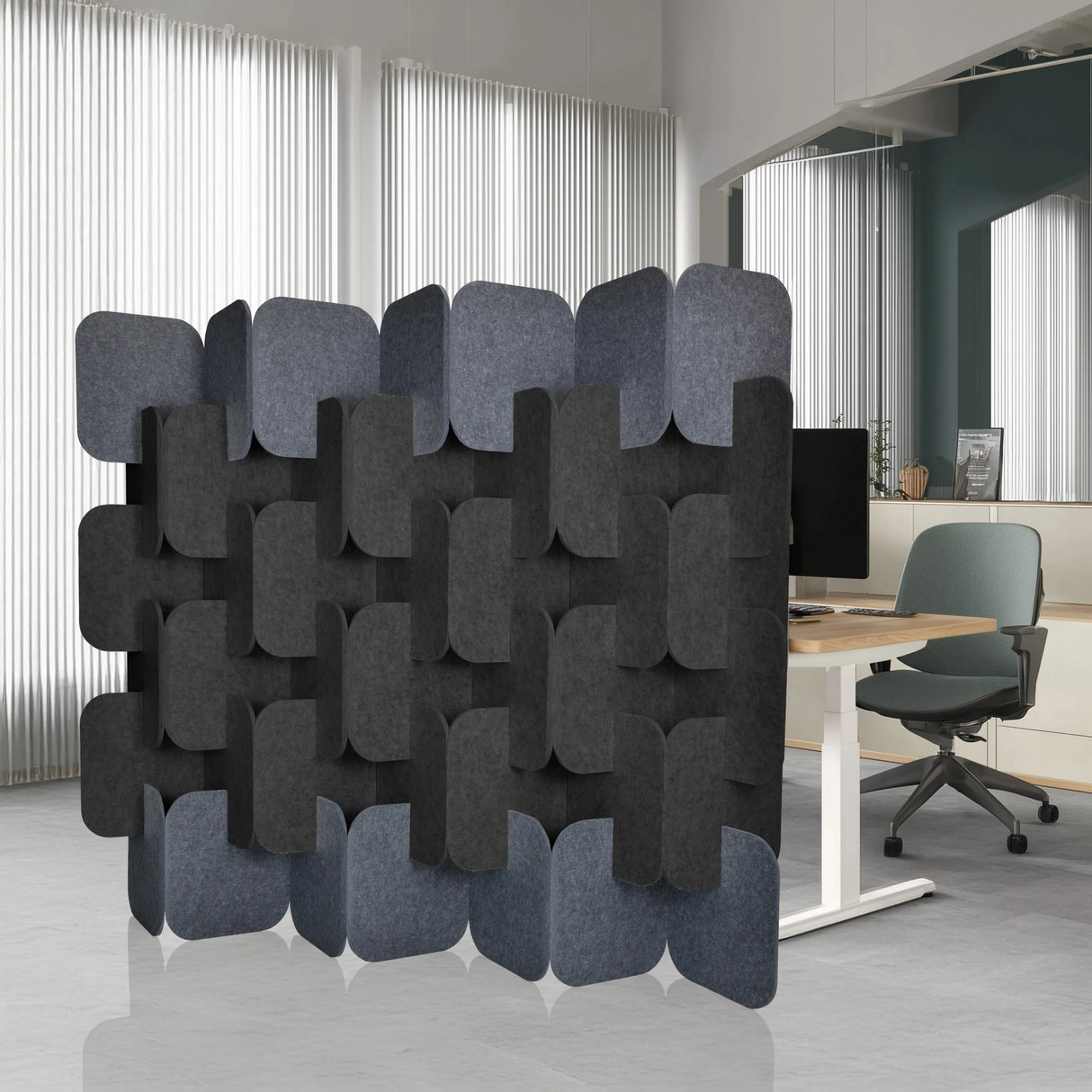 Grau und dunkelgraue Trennwand FLEXMIUT PLUG aus sechs Elementen in versetzter Anordnung von hjh OFFICE