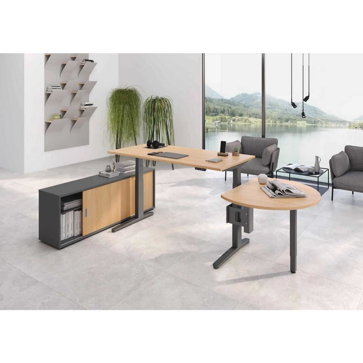 Elektrisch höhenverstellbarer Schreibtisch XBHM 12 GG in Asteiche mit Sideboard von hjh OFFICE PRO