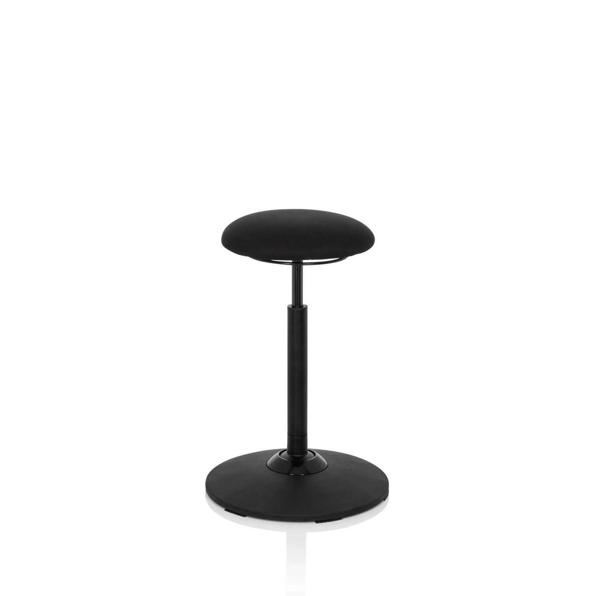 Schwarze Stehhilfe BALANCE SIT mit rundem Sitzpolster und kreisförmigem Standfuß von hjh OFFICE – 360-Grad-Ansicht (Frontansicht 20°)