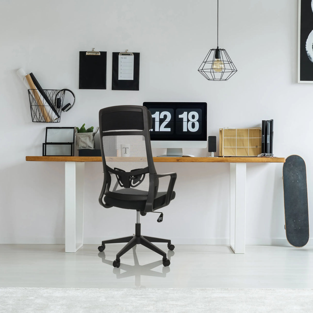 Schwarzer Home-Office-Bürostuhl NEKEO mit Netzrückenlehne und Armlehnen von hjh OFFICE