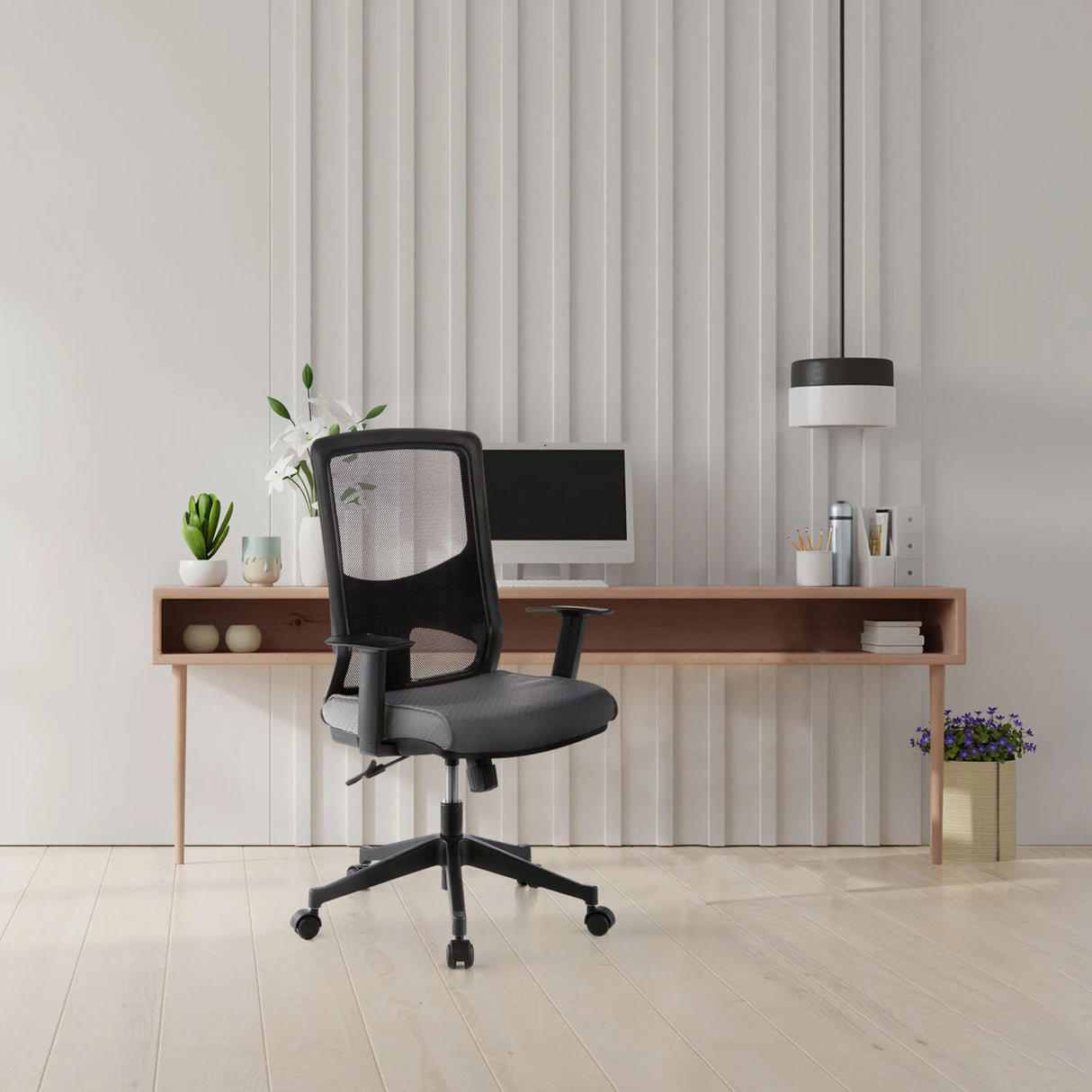 Profi-Bürostuhl LAVITA in Schwarz-Grau mit Netzrückenlehne und Armlehnen von hjh OFFICE