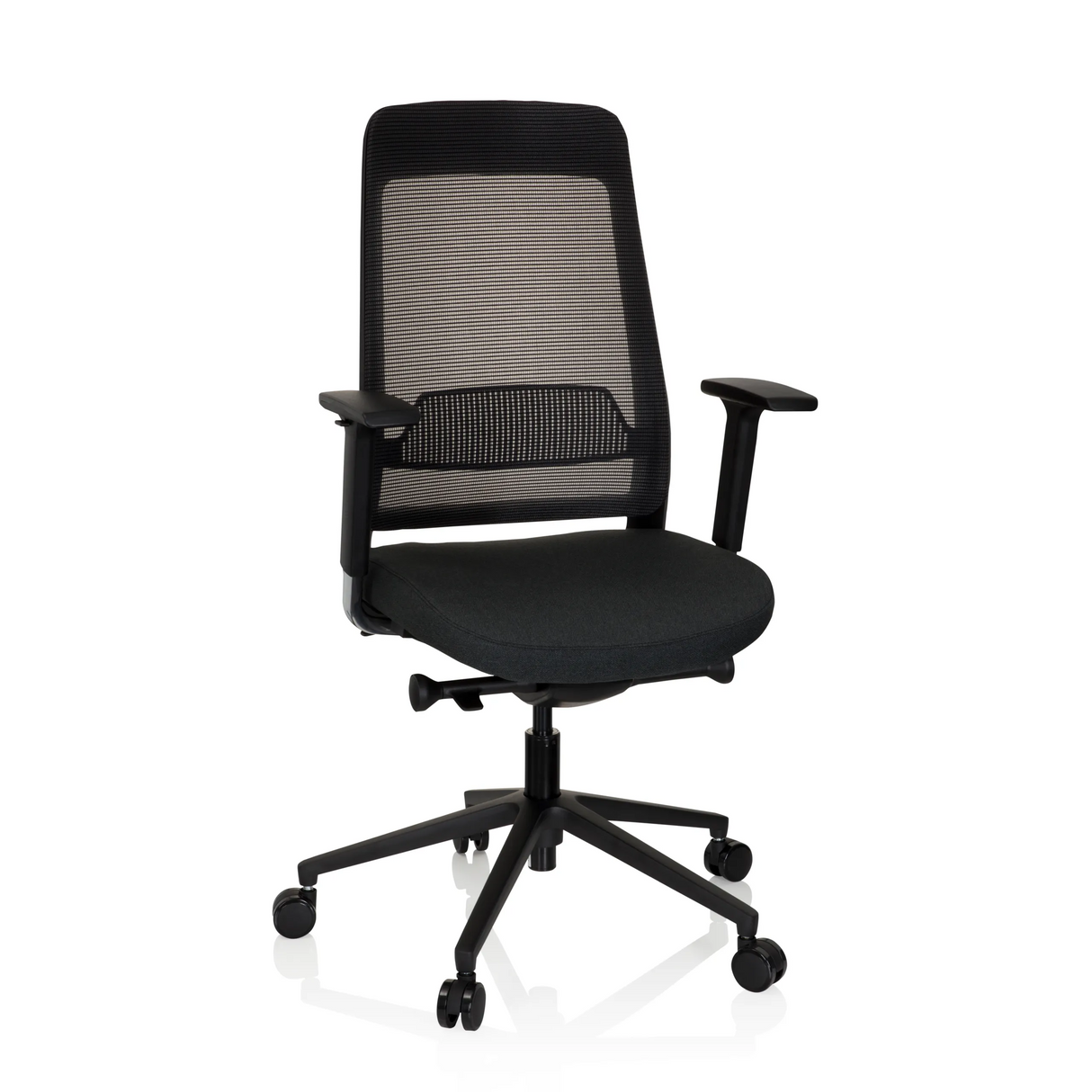 Schwarzer Profi-Bürostuhl CHIARO T1 BLACK mit Netzrücken und Fußkreuz mit fünf Rollen von hjh OFFICE – 360-Grad-Ansicht (Frontansicht 20°)
