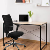 Profi-Bürostuhl PRO-TEC 350 in Schwarz mit Armlehnen an einem Schreibtisch von hjh OFFICE