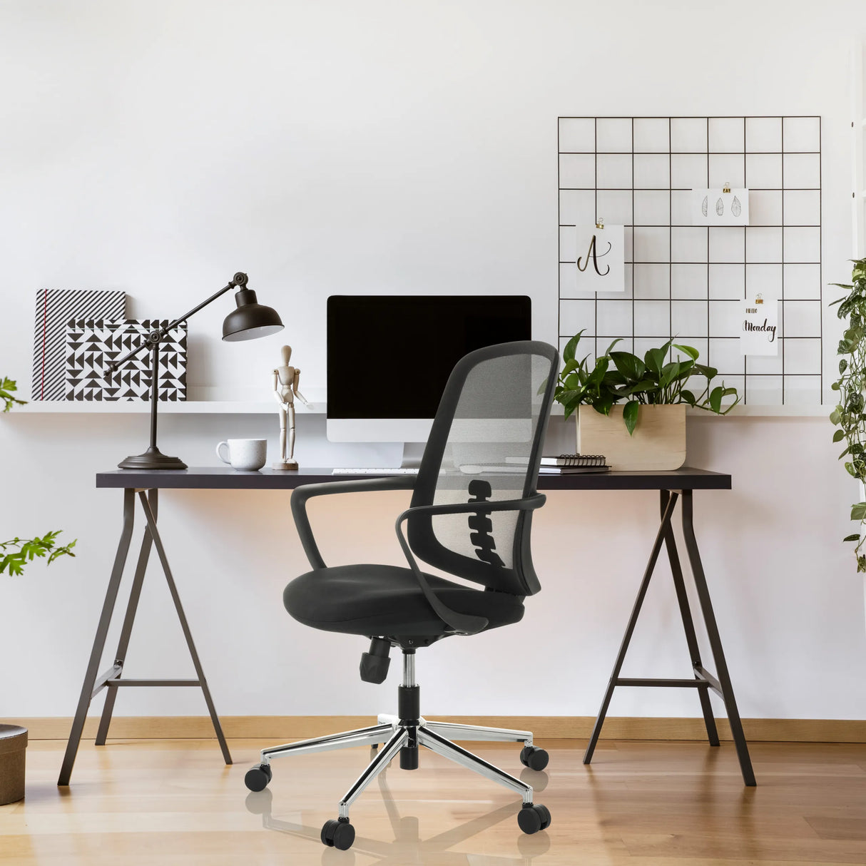 Schwarzer Homeoffice-Bürostuhl SEDIOLO B mit Netzrückenlehne und Armlehnen von hjh OFFICE