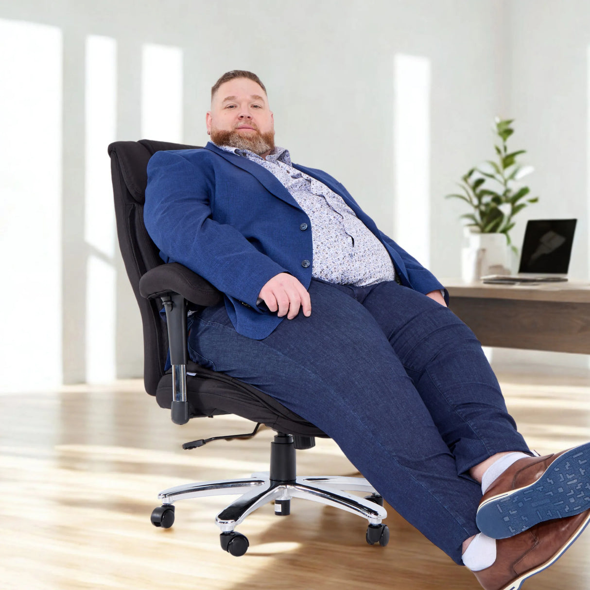 Schwarzer Drehstuhl BUILDER XXL I mit Stoffbezug und Chromfußkreuz von hjh OFFICE