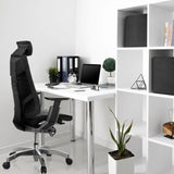 Schwarzer High-End-Bürostuhl GENIDIA PRO aus Leder an einem weißen Schreibtisch von hjh OFFICE