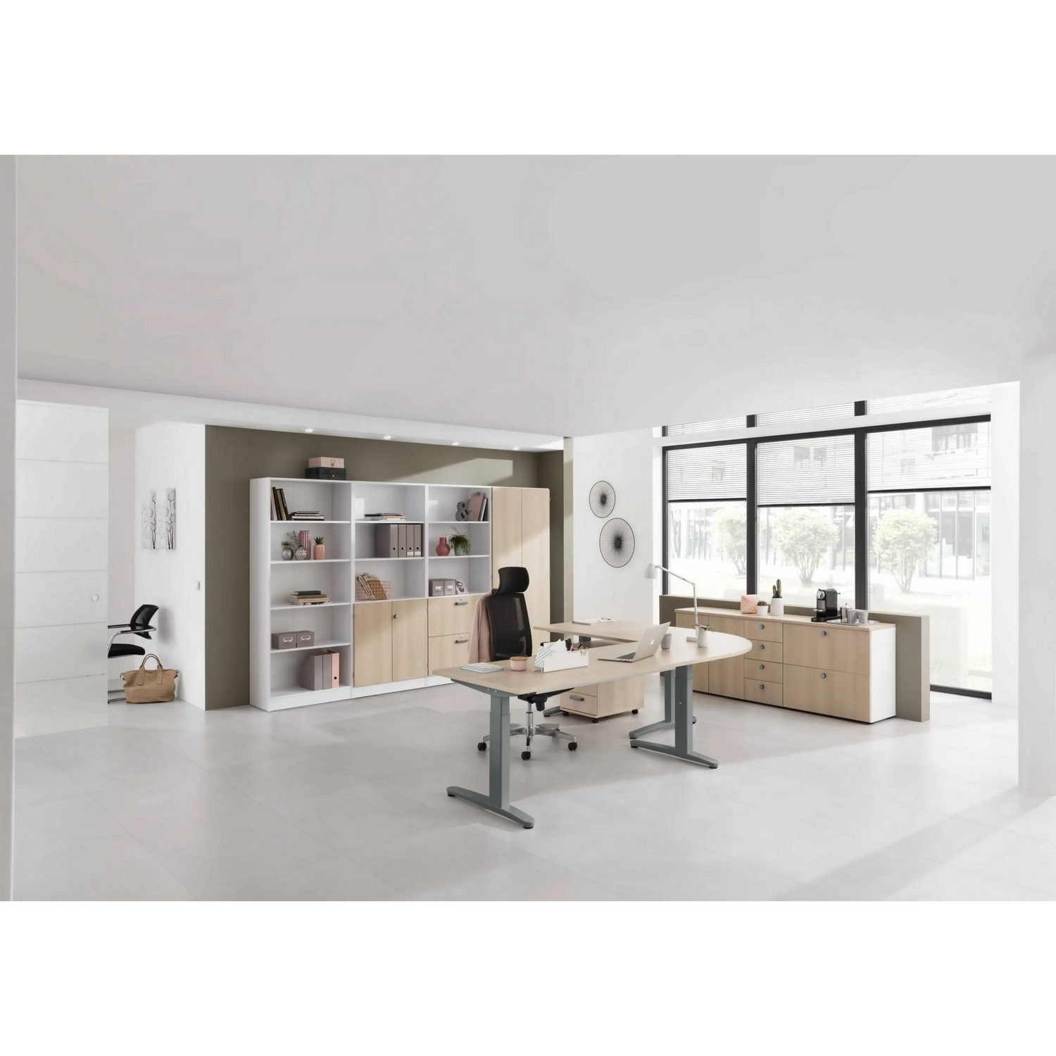 Höhenverstellbarer Schreibtisch XTRA XB 19 GG in Asteiche mit Maßen 180 x 80 cm von hjh OFFICE PRO