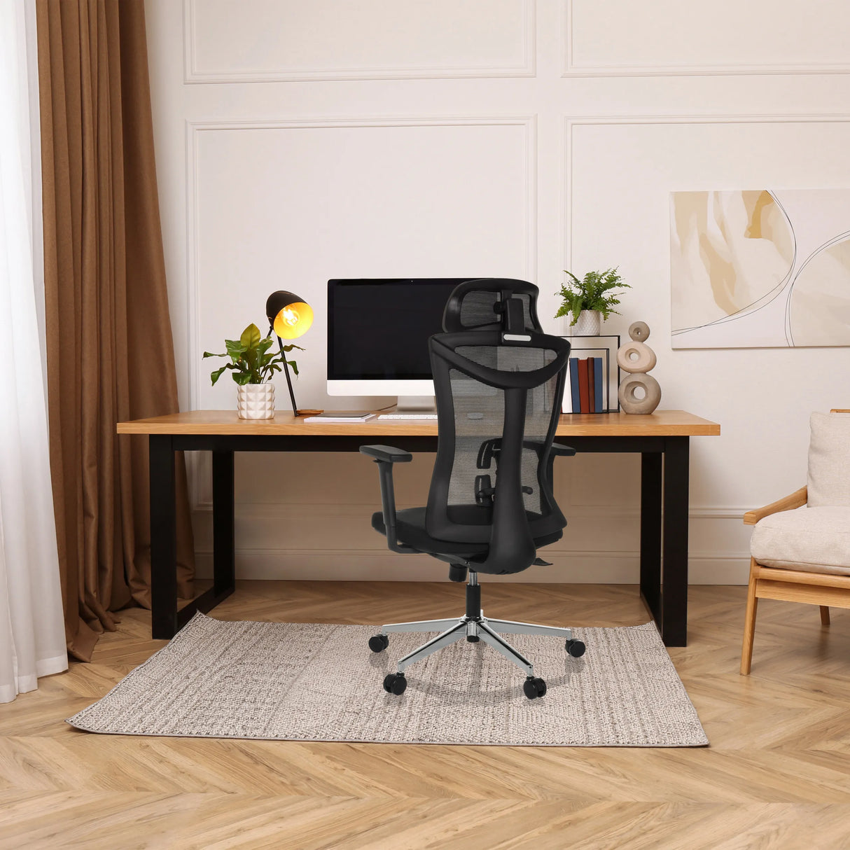 Schwarzer Profi-Bürostuhl KAMIAK mit Netzrückenlehne und Kopfstütze von hjh OFFICE