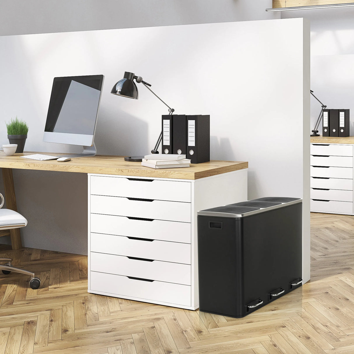 Schwarzer Mülleimer Clean 9 mit zwei Fächern neben einem Schreibtisch von hjh OFFICE