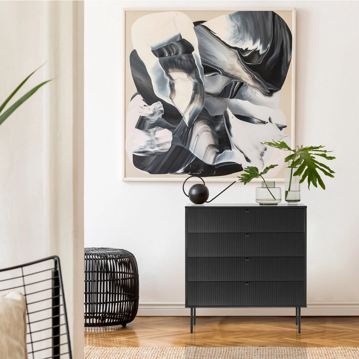 Schwarze Kommode KARBY K mit drei Schubladen und gerippter Frontoberfläche von hjh LIVING