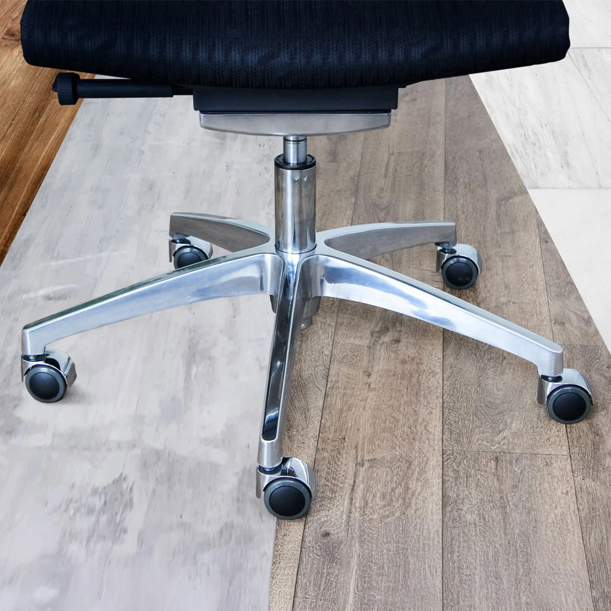 Fünfstrahlkreuz mit Stuhlrollen 5x ROLO LUX 11mm/50mm in Schwarz-Silber für Hartböden von hjh OFFICE