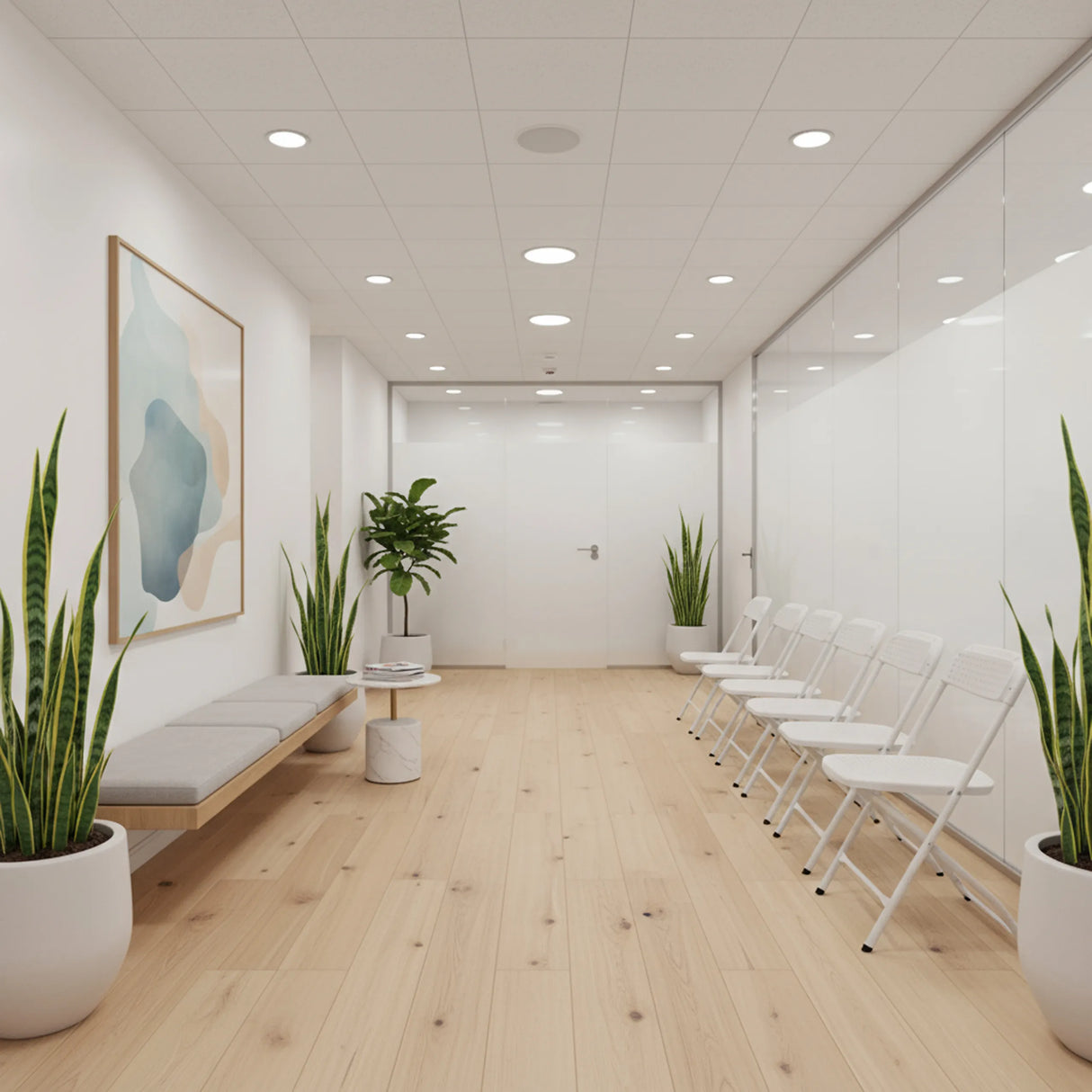 Weiße Outdoor Stühle TUDELA XXL PRO W mit klappbarem Gestell in einer modernen Wartehalle von hjh OFFICE