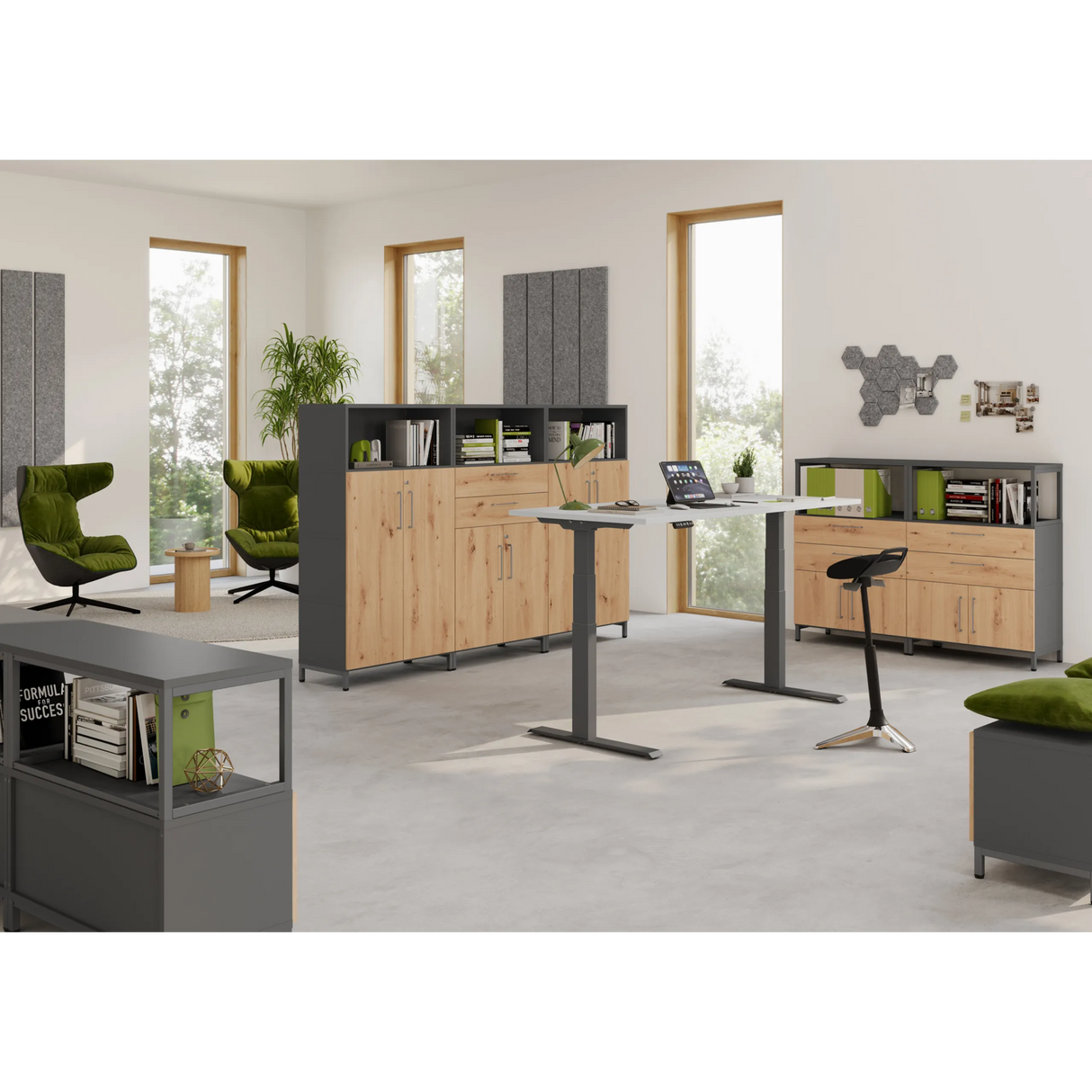 Korpus mit Stellfüßen der Serie FlexWall in Graphit mit Holzelementen von hjh OFFICE PRO