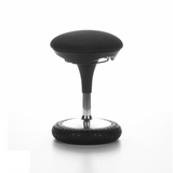 Schwarze Stehhilfe SITNESS 20 mit gepolsterter Sitzfläche und rundem Fuß von Topstar – 360-Grad-Ansicht (schräge Frontansicht 40°)