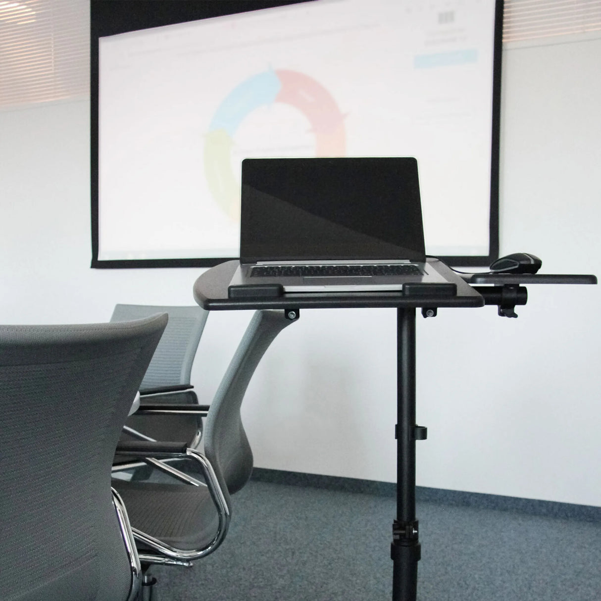 Schwarzer Stehschreibtisch VM-SL mit Laptop und Mausablage von hjh OFFICE