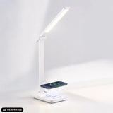 Weiße Schreibtischlampe Lumanova D1 mit integrierter Ladestation von hjh OFFICE (KI-generiertes Bild)