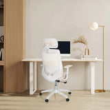 Beiger Homeoffice-Bürostuhl MIKEO W mit Netzrücken und Kopfstütze an einem Schreibtisch von hjh OFFICE
