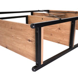Eckverbindung aus schwarzem Metall und Eichenholz-Elemente des Regals Kalag Eco von hjh LIVING