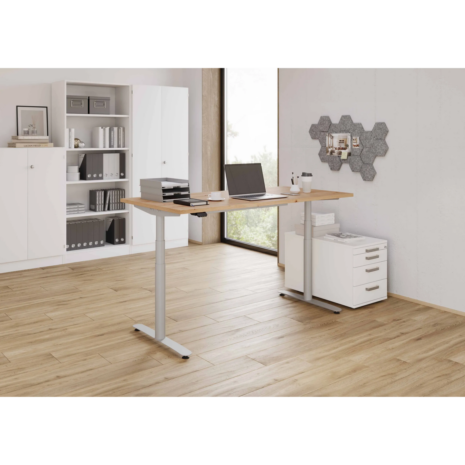 Elektrisch höhenverstellbarer Schreibtisch XDLR 12 S in Asteiche mit silbernem Gestell von hjh OFFICE PRO