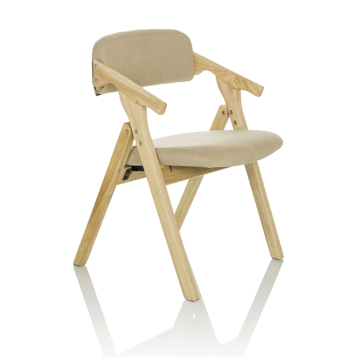 Beiger Klappstuhl SCANDIO mit Armlehnen und Holzgestell von hjh OFFICE – 360-Grad-Ansicht (schräge Frontansicht 45°)