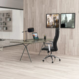 Luxus-Chefsessel MONZA 20 in Schwarz an einem Schreibtisch in einem hellen Raum von hjh OFFICE