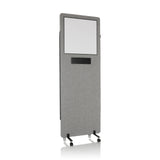 Hellgraue Trennwand FLEXMIUT WB mit integriertem Whiteboard und Rollen von hjh OFFICE – 360-Grad-Ansicht (Frontansicht 15°)