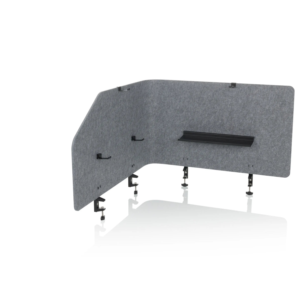Graue Tischtrennwand FLEXMIUT T TOP mit integrierter Ablage und Befestigungsklemmen von hjh OFFICE – 360-Grad-Ansicht (Frontansicht 15°)