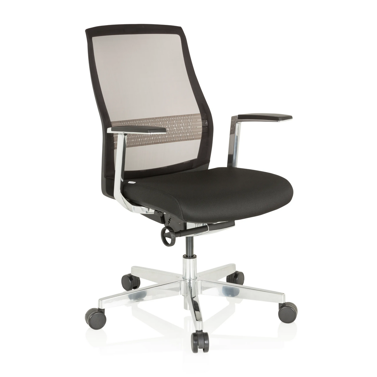 Schwarzer High-End-Bürostuhl FOUNTAINE PRO mit Netzrücken und Fußkreuz mit fünf Rollen von hjh OFFICE – 360-Grad-Ansicht (schräge Frontansicht 40°)