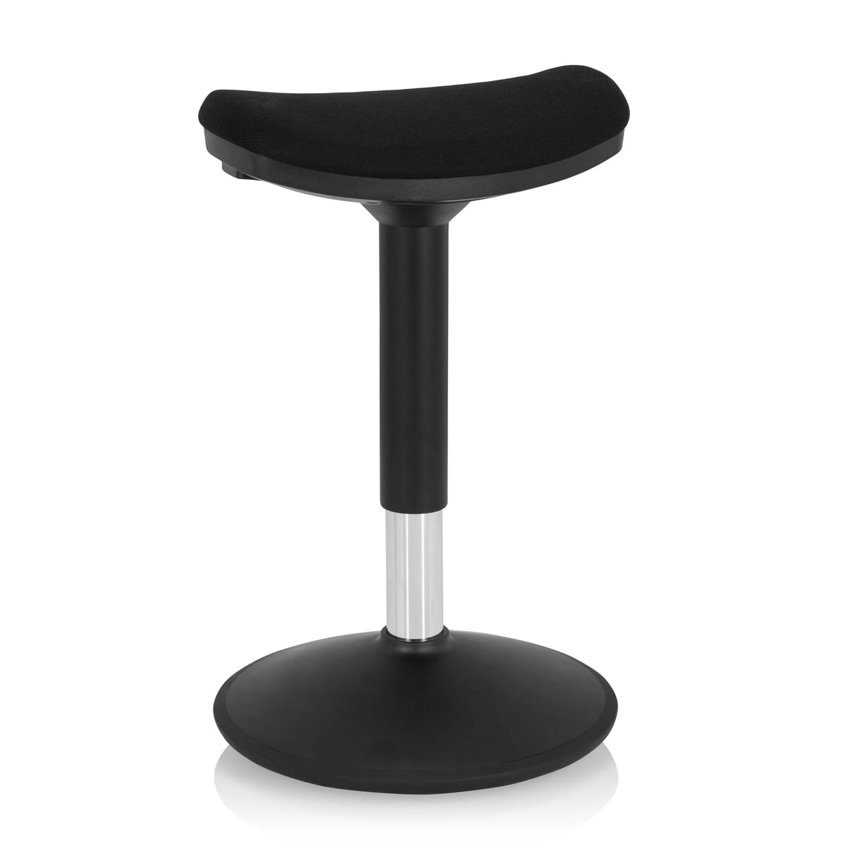 Schwarze Stehhilfe BALANCE SIT I B mit geschwungener Sitzfläche und rundem Standfuß von hjh OFFICE – 360-Grad-Ansicht (Frontansicht 20°)