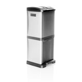 Silberner Mülleimer CLEAN VII mit zwei getrennten Behältern und Fußpedal von hjh OFFICE – 360-Grad-Ansicht (schräge Frontansicht 45°)