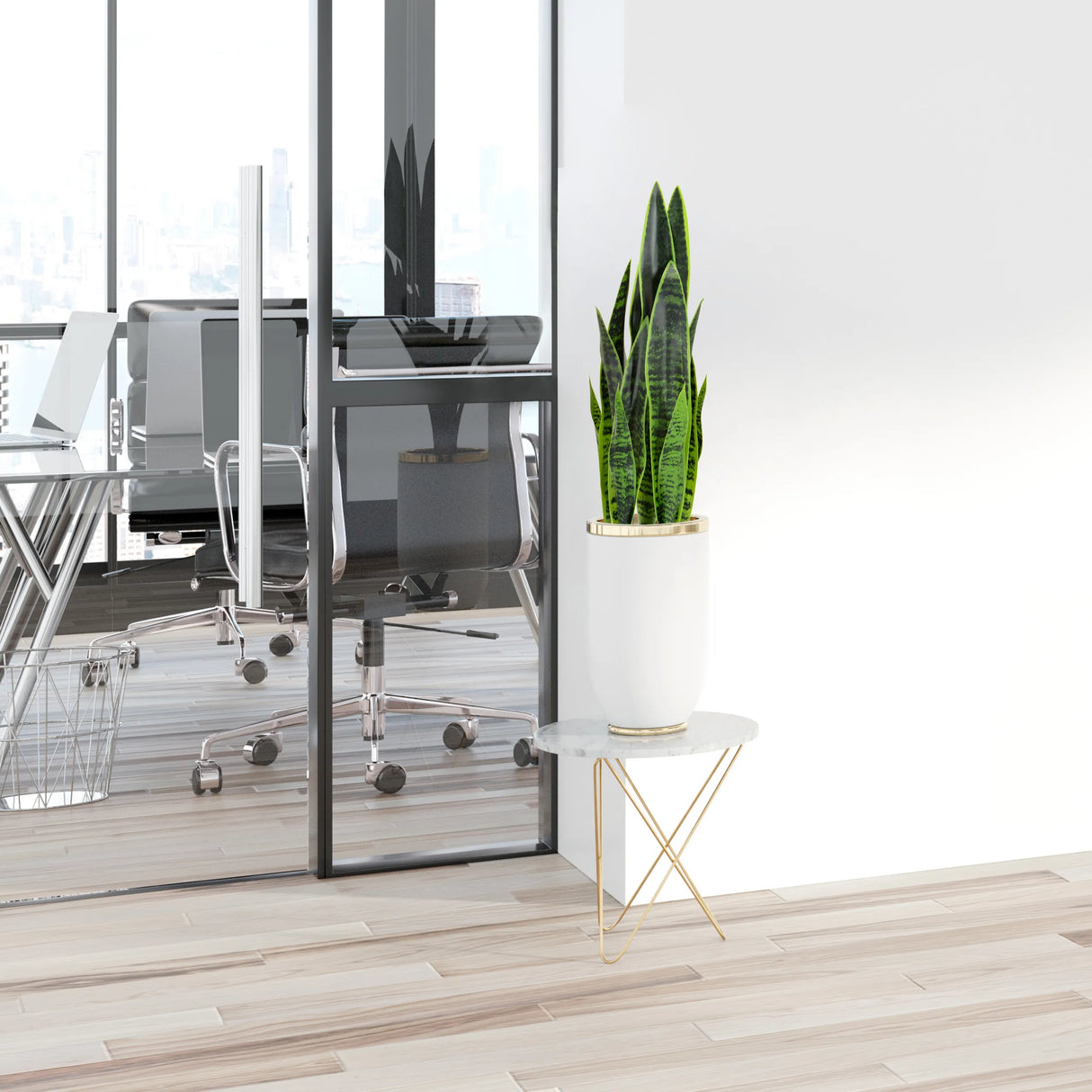 Grüne Kunstpflanze SANSEVIERIA in einem weißen Topf auf einem Beistelltisch von hjh OFFICE
