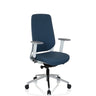 Profi-Bürostuhl CHIARO T4 WHITE mit blauem Stoffbezug, grauen Armlehnen und silbernem Fußkreuz von hjh OFFICE