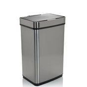 Sensor-Mülleimer CLEAN IV in Silber mit flachem Deckel und glänzender Edelstahloberfläche von hjh OFFICE