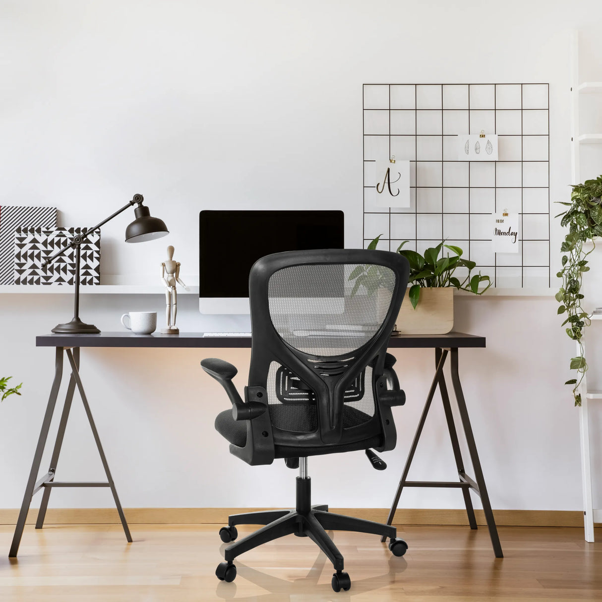 Schwarzer Home-Office-Bürostuhl BELIO mit Netzrückenlehne und Armlehnen von hjh OFFICE