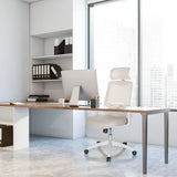 Homeoffice-Bürostuhl MIKEO W in Beige an einem Schreibtisch in einem hellen Raum von hjh OFFICE