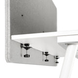 Befestigungsmechanismus der Tischtrennwand FLEXMIUT D 180 an einer weißen Schreibtischplatte von hjh OFFICE