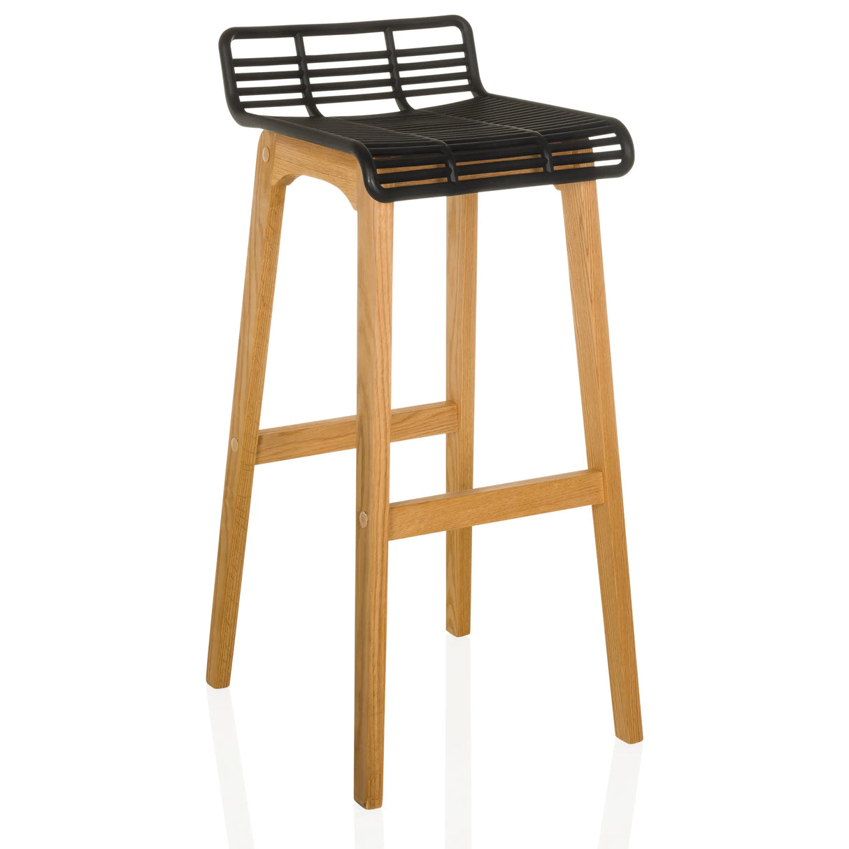 Barhocker LONSO W mit schwarzer Sitzschale und Gestell aus Eichenholz von hjh OFFICE – 360-Grad-Ansicht (schräge Frontansicht 30°)