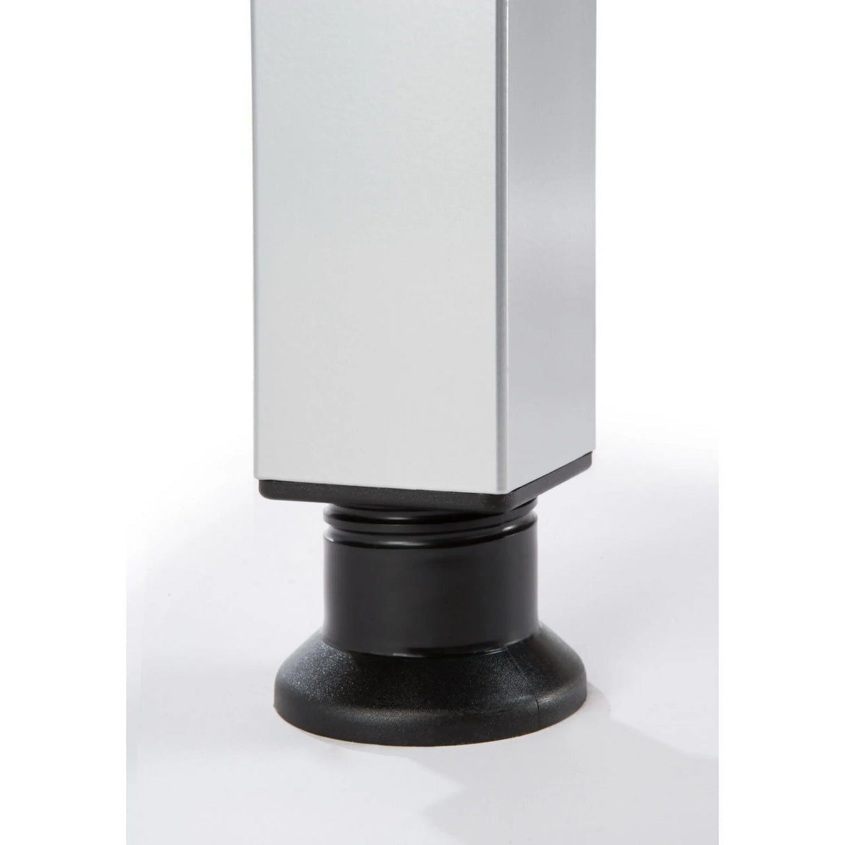 Verstellbarer Standfuß des Schreibtischs QUEO 614 S der Serie QUEO in Silber und Schwarz von hjh OFFICE PRO